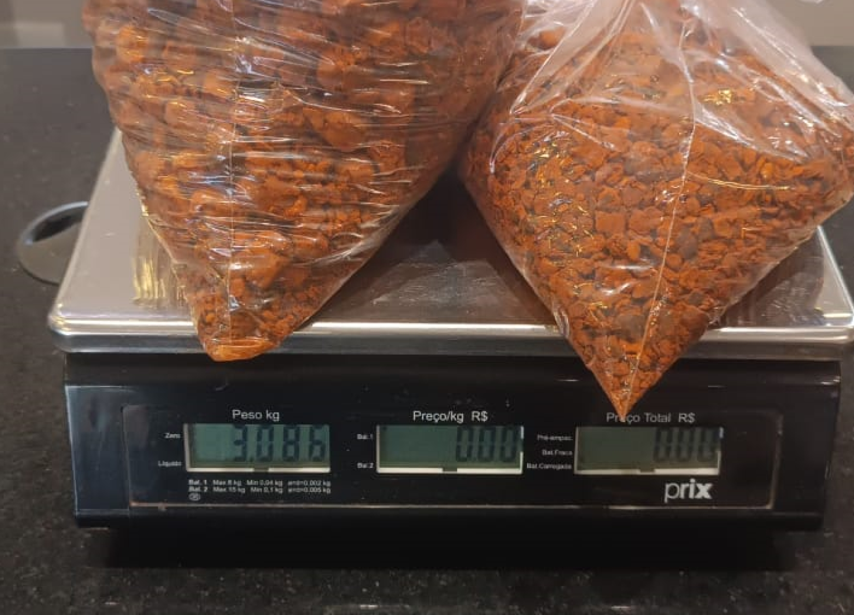 Pedras de fel dentro de sacos plásticos