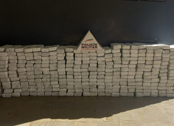 Polícia Militar prende homem com 320 barras de maconha em Patos de Minas -  (crédito: Divulgação/PMMG)