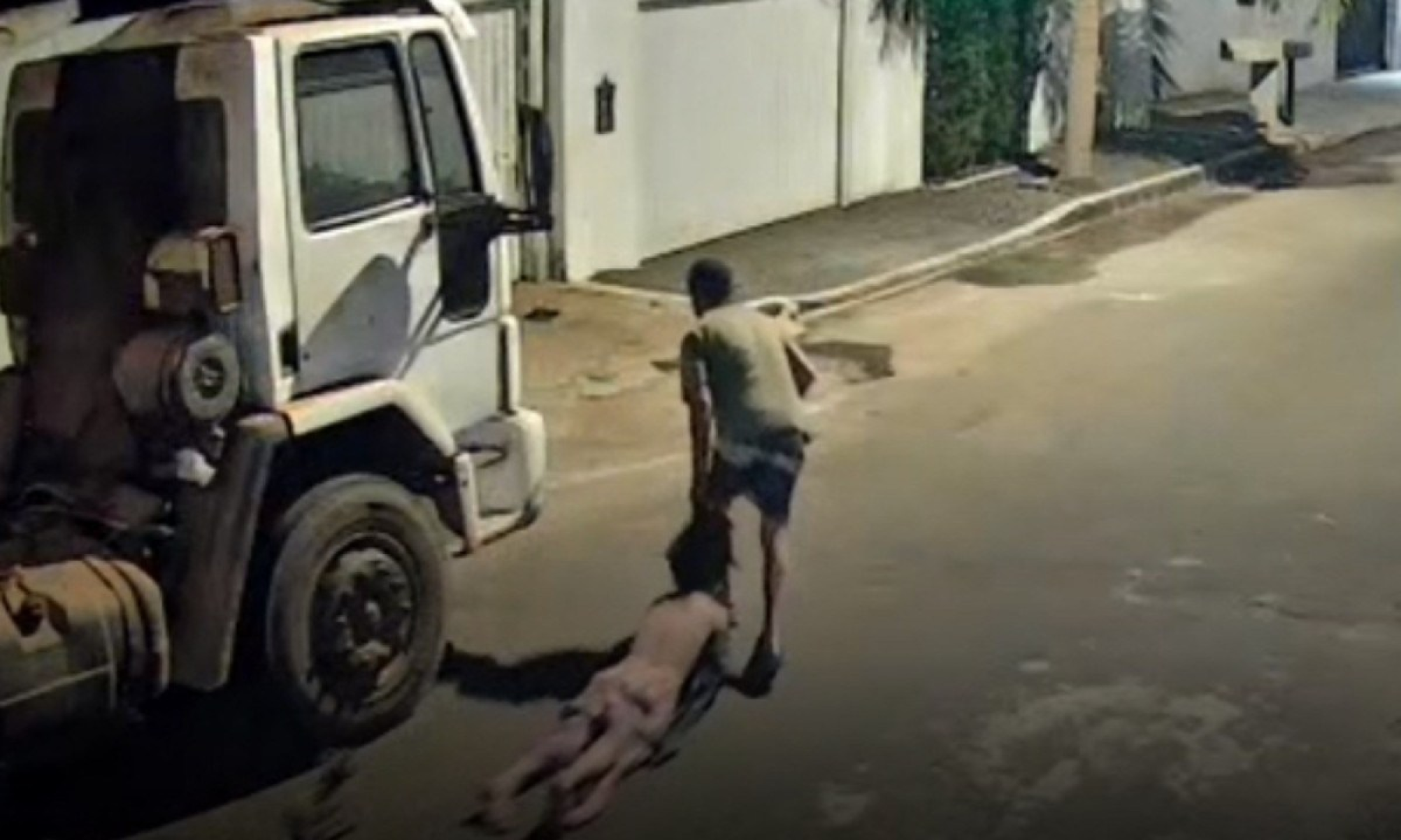 Homem flagrado arrastando mulher pelos cabelos é preso tentando fugir - Reprodu&ccedil;&atilde;o/Redes sociais
