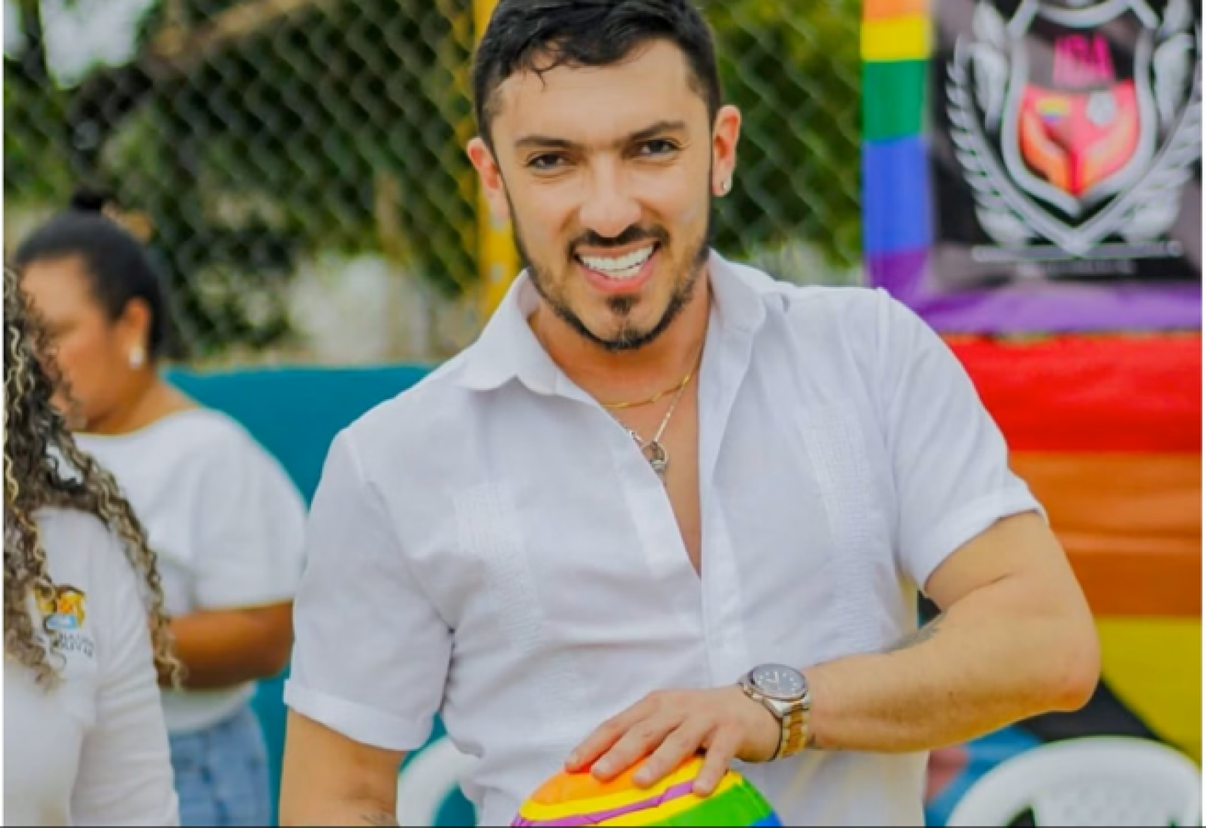 Ex-ator pornô e ativista LGBT é empossado como novo ministro