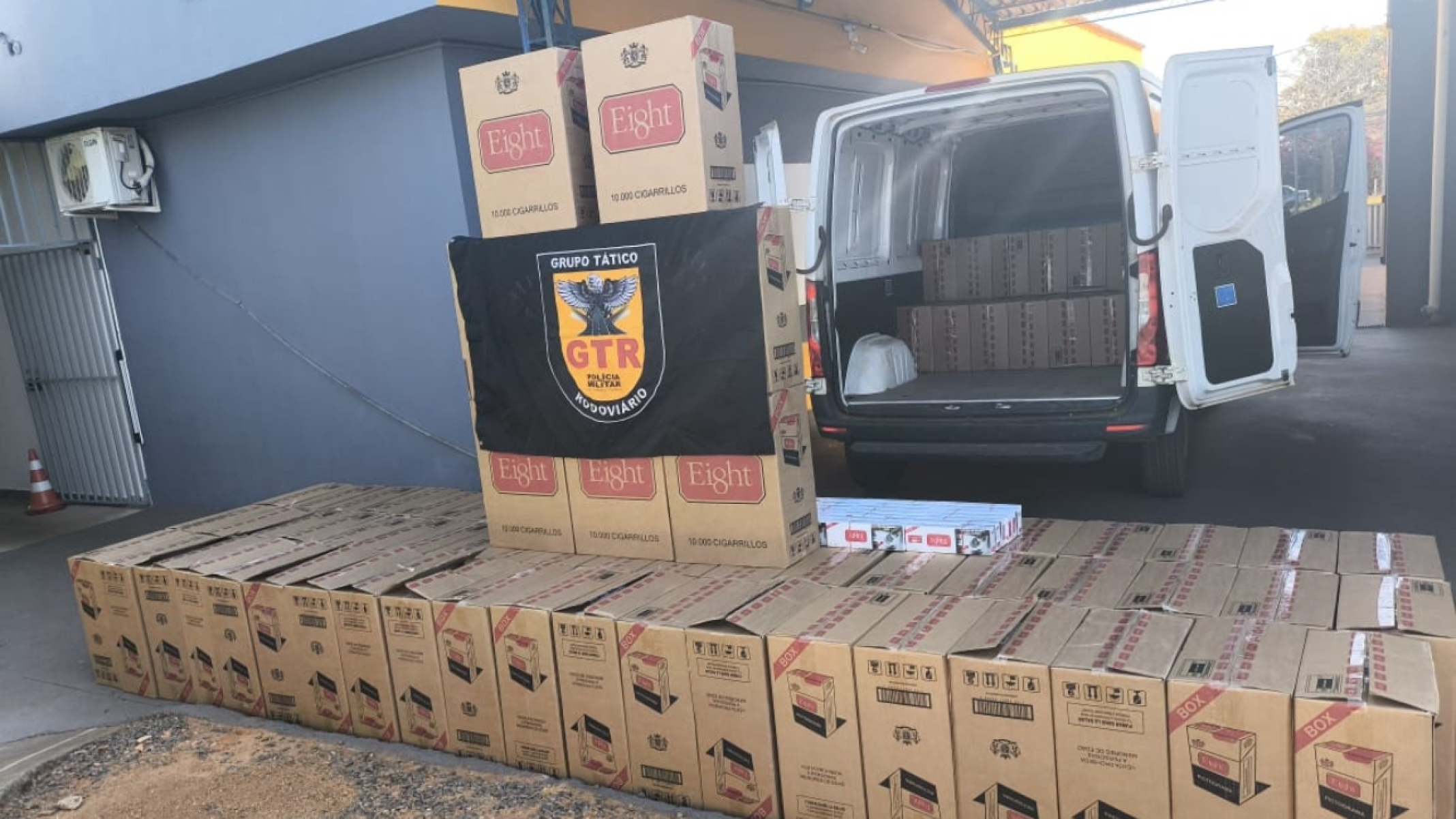 Contrabando: Homem é preso com 900 mil cigarros em Patos de Minas - Divulga&ccedil;&atilde;o/PMMG