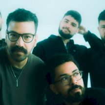 Com nova formação, Colina lança 1ª parte de seu novo álbum 'Ego Frágil' - Isadora Vianna