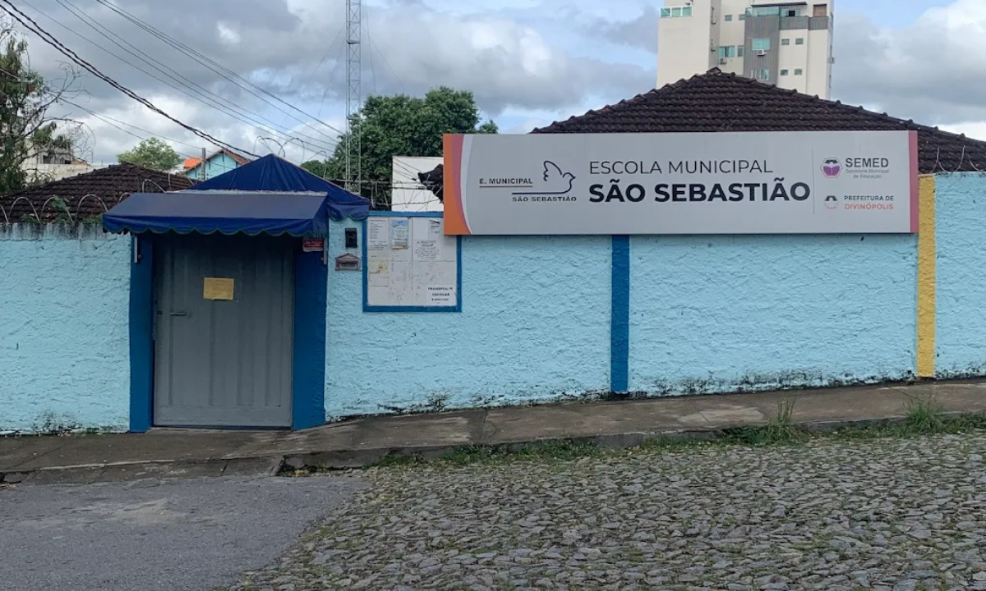 Com faca, avó de aluno vai à escola cobrar explicações e causa confusão - Divulga&ccedil;&atilde;o/Semed