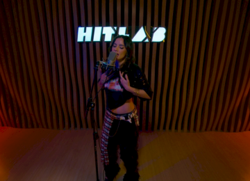 Júlia Rezende revisita a faixa 'Invenção' na Hit Sessions -  (crédito: Jope Ferreira)