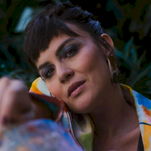 Em novo disco, 'Revela', Graziela Medori interpreta obras de Valéria Velho