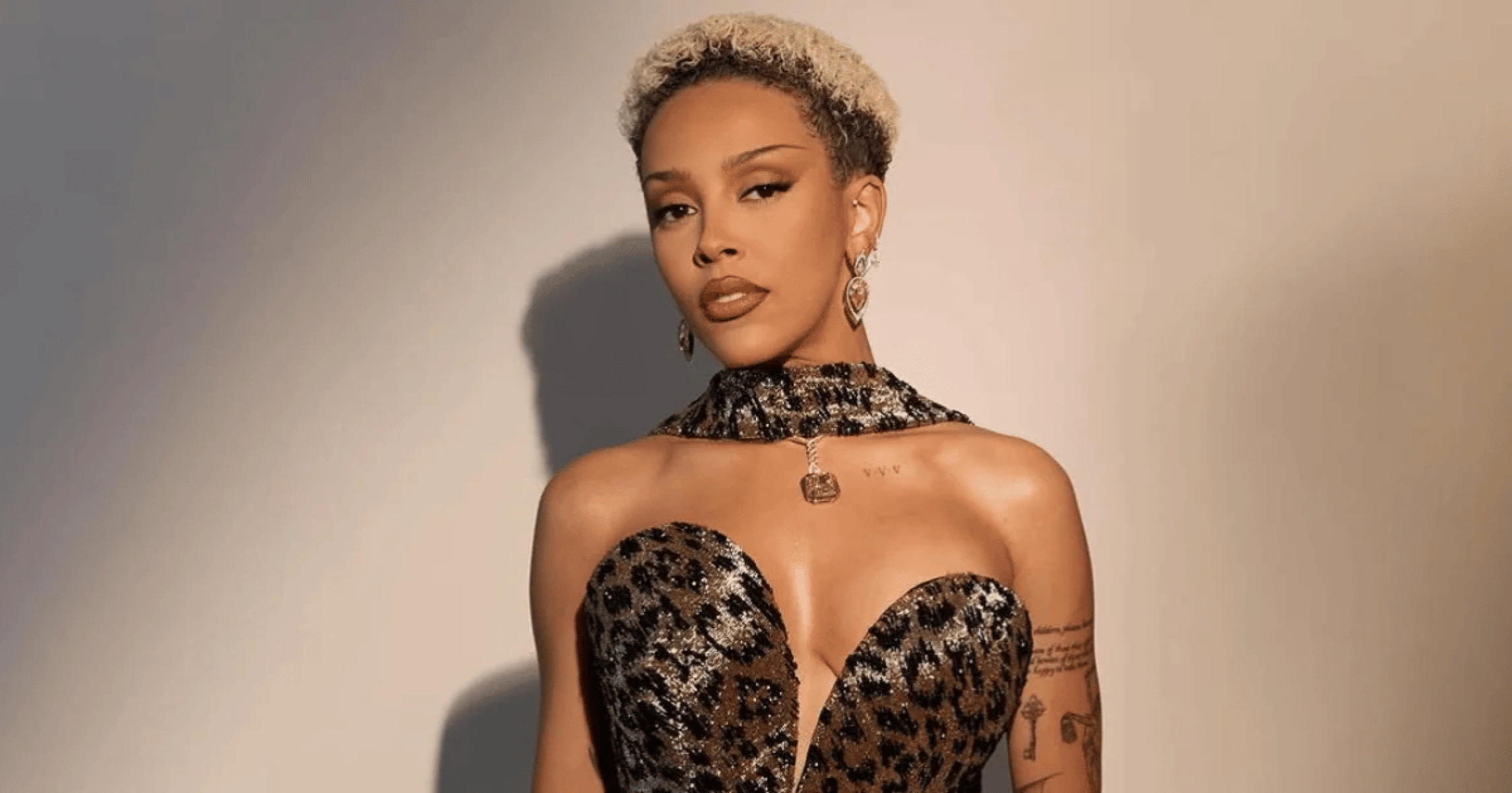 Doja Cat explica capa de “Vie” após críticas: “sigo meu coração”