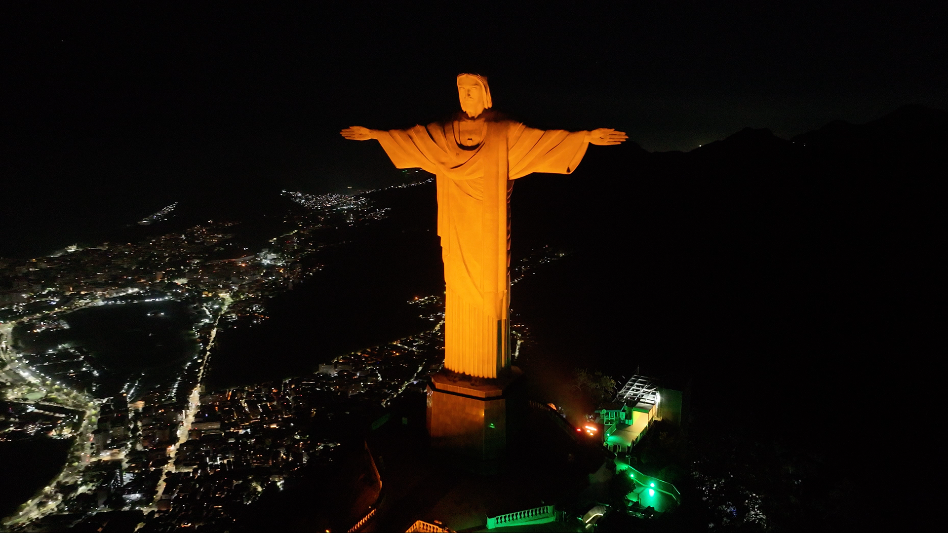 Fiserv ilumina Cristo e reforça compromisso na AL - DINO