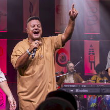 Alma Djem e Chimarruts lançam a inédita 'Maré Cheia'