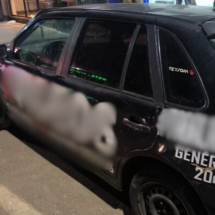 Homem é preso por dirigir carro com propaganda de site adulto em MG - PMMG/Reprodução
