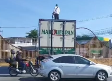 Homem estava realizando um protesto -  (crédito: Redes Sociais/Reprodução)