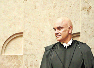 Alexandre de Moraes foi exaltado pelo presidente do STF, Fachin -  (crédito: Evaristo Sá/AFP)