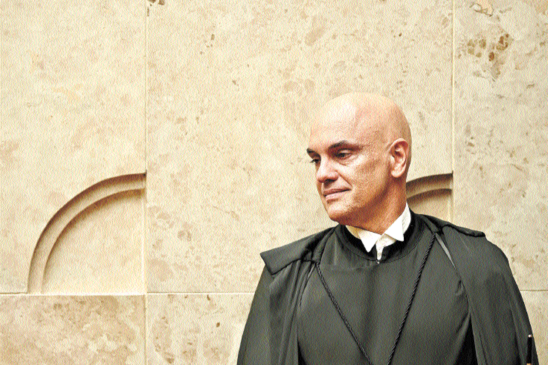 Alexandre de Moraes foi exaltado pelo presidente do STF, Fachin -  (crédito: Evaristo Sá/AFP)