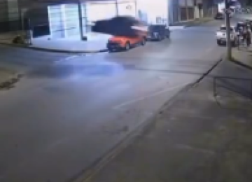Carro decola no Barreiro, em BH -  (crédito: Redes Sociais/Reprodução)