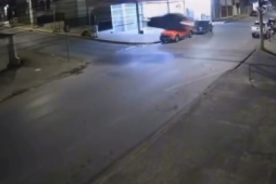 Carro decola no Barreiro, em BH -  (crédito: Redes Sociais/Reprodução)