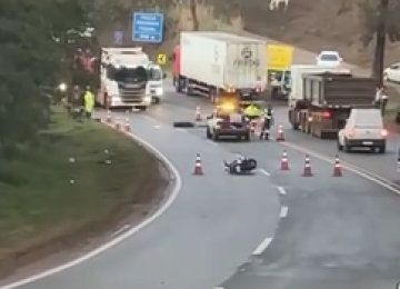 Acidente na BR-040 com uma motocicleta -  (crédito: Redes Sociais/Reprodução)