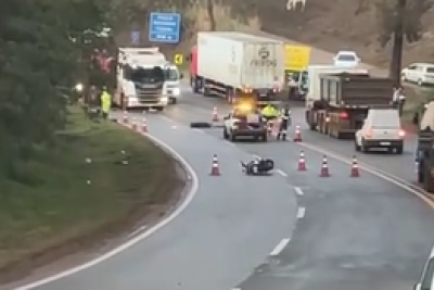 Acidente na BR-040 com uma motocicleta -  (crédito: Redes Sociais/Reprodução)