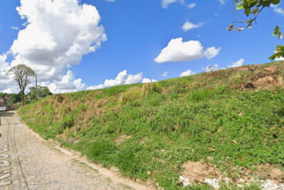 Local é conhecido pelo tráfico de drogas e constantes casos de violência -  (crédito: Google Street View/Reprodução)