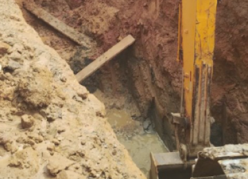 Homem morreu soterrado após barranco desabar em cima dele  -  (crédito: CBMMG/Reprodução)