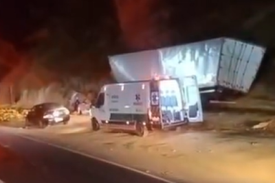 Acidente aconteceu na noite dessa segunda-feira (5) -  (crédito: Redes Sociais/Reprodução)