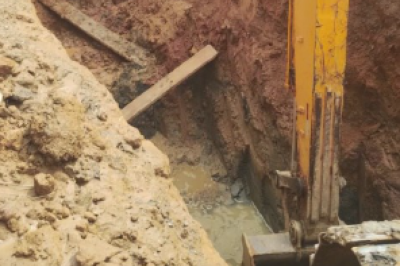 Homem morreu soterrado após barranco desabar em cima dele  -  (crédito: CBMMG/Reprodução)