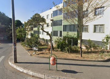 Agressão entre os moradores de rua aconteceu em avenida de Contagem -  (crédito: Google Street View/Reprodução)