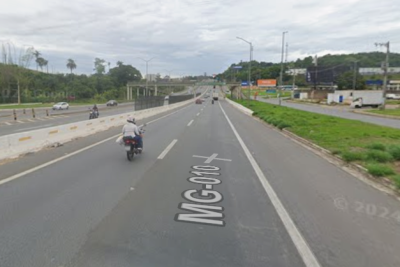Motociclista caiu e morreu atropelado na MG-010 -  (crédito: Google Street View/Reprodução)