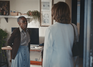 Nice era a mulher idosa que cuidava de Leonardo (Guilherme Magon) e escondia esse segredo para Odete (Debora Bloch) em troca de dinheiro. -  (crédito: TV Globo/Reprodução)