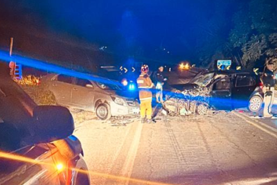 Colisão frontal na BR-267 deixou cinco vítimas -  (crédito: CBMMG/Reprodução)