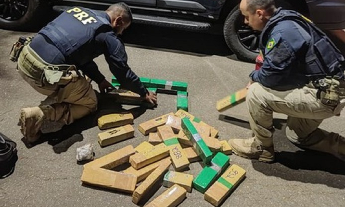 Trinta dias depois de deixar pris&atilde;o, homem &eacute; preso com 30 barras de maconha -  (crédito: Divulga&ccedil;&atilde;o/PRF)