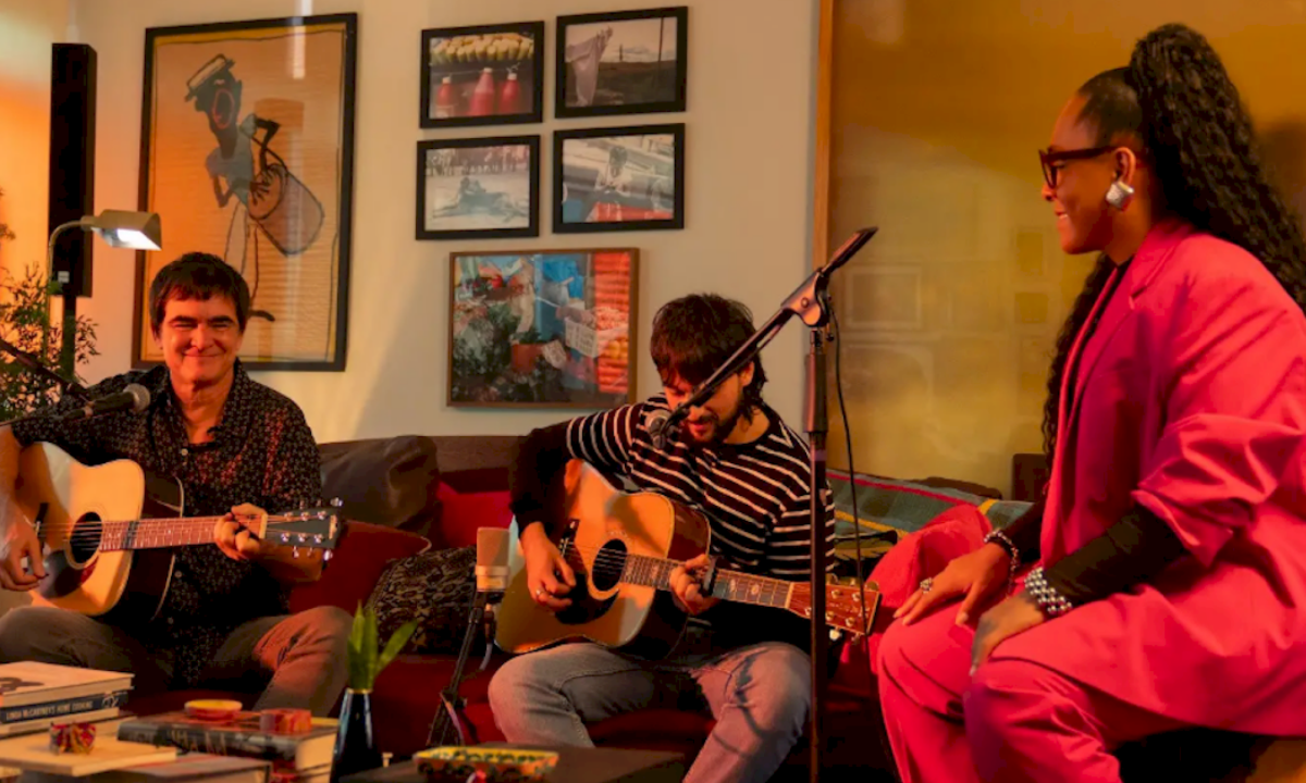 Samuel Rosa e Arnaldo Antunes dividem o sofá em 'Som na Sala' do Canal BIS - (crédito: Erik Torres / @oeriktorres) Samuel Rosa e Arnaldo Antunes dividem o sofá em 'Som na Sala' do Canal BIS - (crédito: Erik Torres / @oeriktorres)