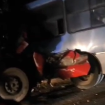 Motorista de caminhão morre ao bater veículo contra um ônibus em MG  - CBMMG/Reprodução