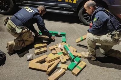 Trinta dias depois de deixar prisão, homem é preso com 30 barras de maconha -  (crédito: Divulgação/PRF)