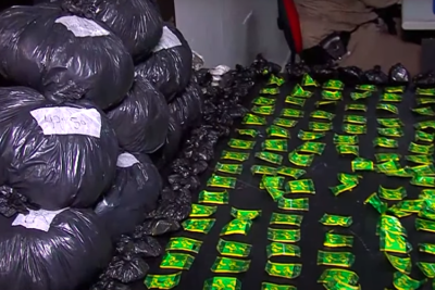 Entregas: Casal é preso com 15 mil papelotes de cocaína em Uberlândia -  (crédito: DivulgaÃ§Ã£o/PMMG)