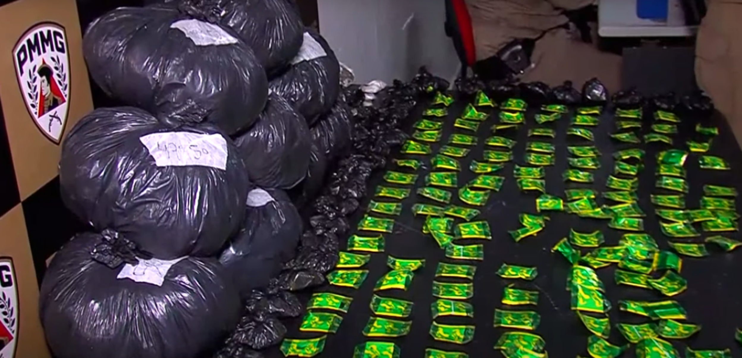 Casal é preso com 15 mil papelotes de cocaína em 'delivery de drogas' - DivulgaÃ§Ã£o/PMMG