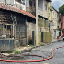 Incêndio atinge residência na manhã deste sábado em BH - CBMMG/Reprodução