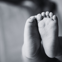 Bebê de 1 ano morre após sofrer violência física e sexual; polícia civil investiga o caso