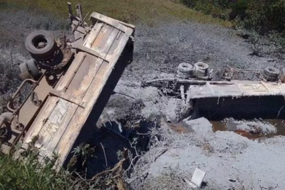 Carreta tomba na MG-235 e resgate tem dificuldade de encontrar motorista -  (crédito: Divulgação/CBMG)