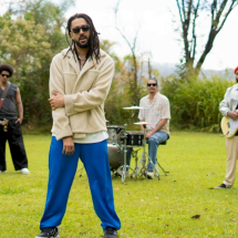  Julies lança a inédita 'Quando o Amor Chamar' e celebra aniversário - Rodrigo Pysi