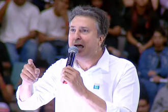 Ministro da Educação brinca e cita assunto que 'pode cair no Enem'