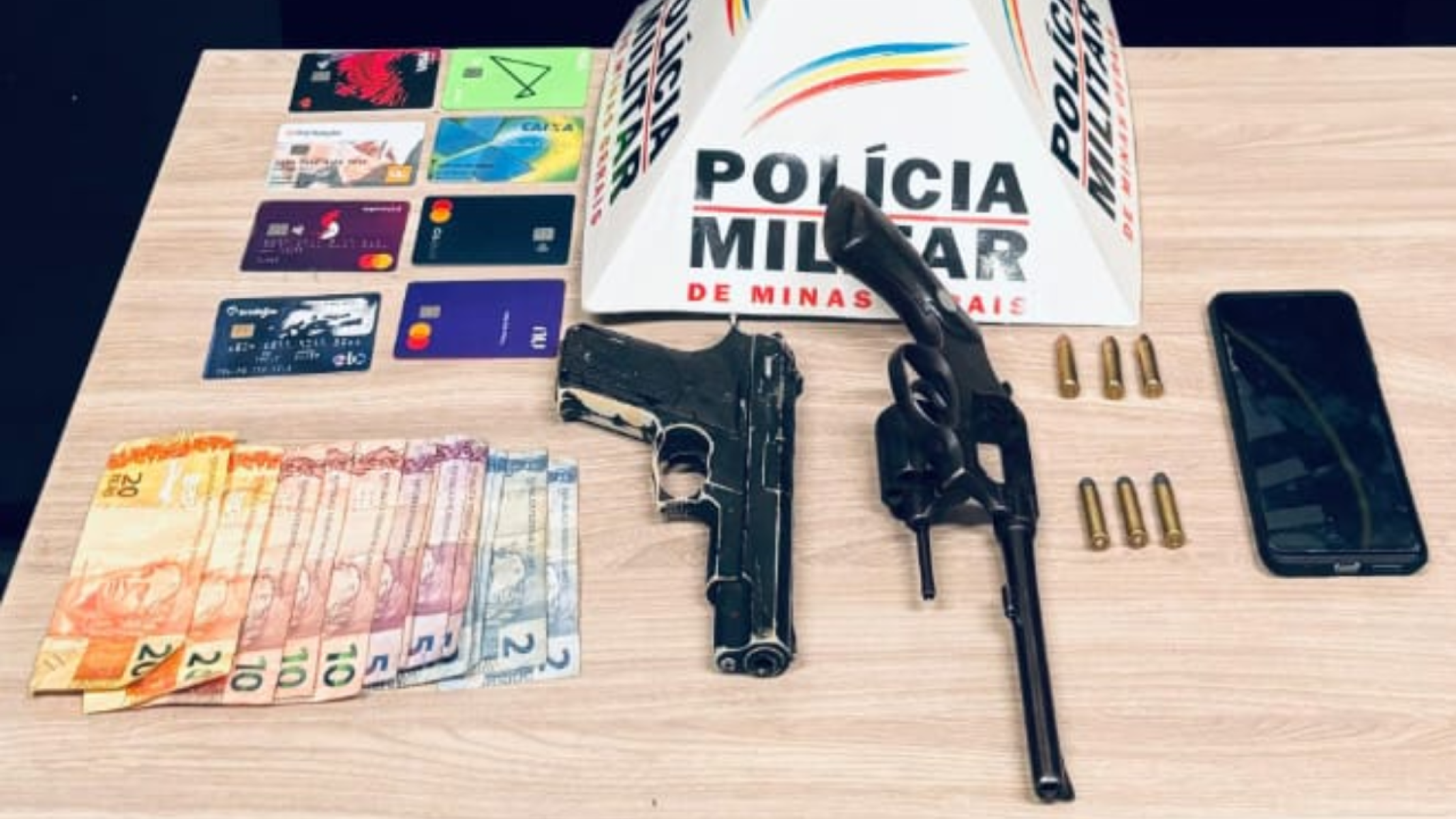 Homem morre em troca de tiros com a PM e adolescente é apreendido - Divulga&ccedil;&atilde;o/PMMG