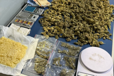 Drogas apreendidas no Bairro Aparecida, em BH -  (crédito: PMMG/Divulgação)