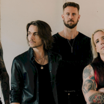 Velvet Chains: 'How The Story Ends', traz uma reflexão brutal sobre perda  - Brandon "Wolfy" Wolford