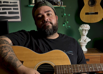 DEKO disponibliza 'Perfume', sobre um amor que não cabe na lógica -  (crédito: Divulgação)