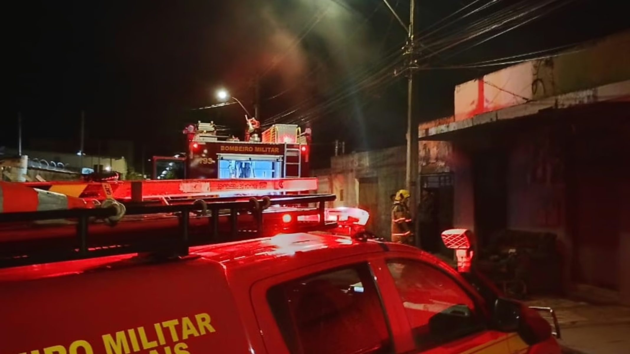 Morador é salvo por vizinhos depois de residência pegar fogo em Uberlândia - Rede de Noticias