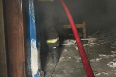 Fogo começou em um quarto e foi espalhado por outros cômodos da casa -  (crédito: Divulgação/Corpo de Bombeiros)