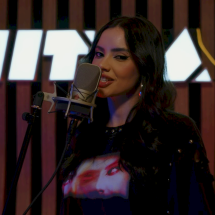 Júlia Rezende volta ao 'Hit Sessions' com interpretação de 