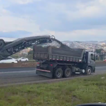 PBH fecha Anel Rodoviário para recapeamento e trânsito trava em BH - Arquivo pessoal/Reprodução