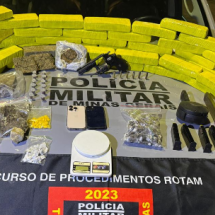 Homem é preso ao ser pego com drogas e oferecer arma em troca de liberdade  - PMMG/Reprodução