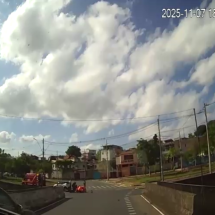 BH: vídeo mostra momento em que bombeiros são atropelados durante resgate - Redes Sociais/Reprodução