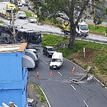 Trânsito em avenida de BH é interditado por queda de poste - BHTrans / Divulga&ccedil;&atilde;o
